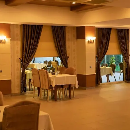 Hotel Mox Wellness & 4*