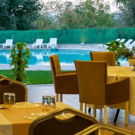 Отель Mox Wellness & 4*